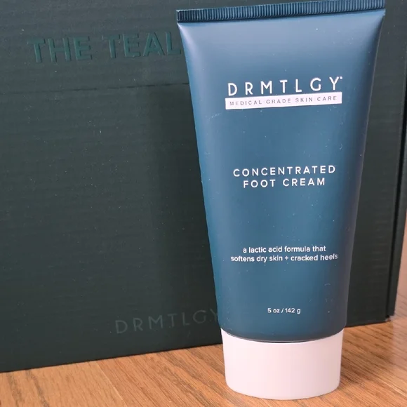 DRMTLGY Skincare Set - Blue and White - Picture 2 of 8